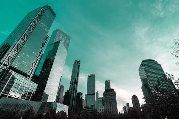Edificios de rascacielos de oficinas en el centro de Nueva York — Foto de Stock