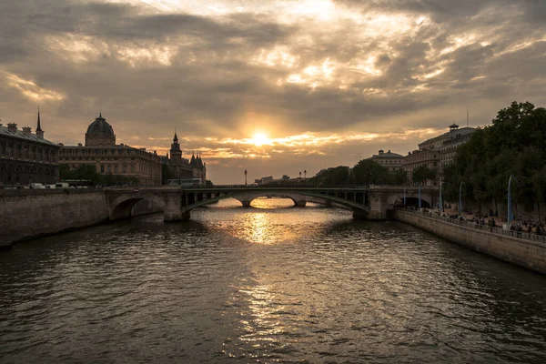 在巴黎圣母院桥 — 图库照片