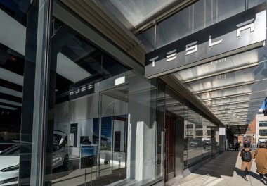 New York 'un Köfte Bölgesi' ndeki yeni Tesla Motors galerisi.