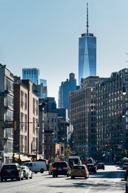 New York 'ta 7. caddeden Özgürlük Kulesi manzarası