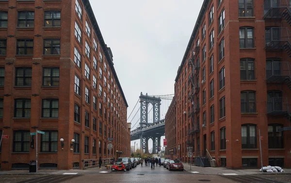 Manhattan Bridge z Washington Street w Dumbo, Brooklyn — Zdjęcie stockowe