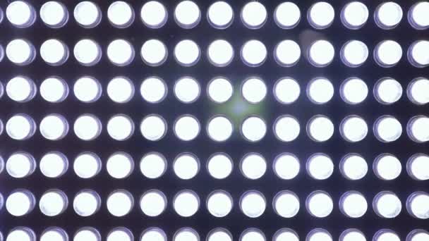 Διαφανής οθόνη LED με διόδους εκπομπής φωτός να ενεργοποιούνται και να απενεργοποιούνται — Αρχείο Βίντεο