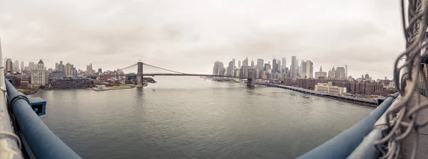 New York City Manhattan Skyline-Panorama mit Brooklyn Bridge — Stockfoto