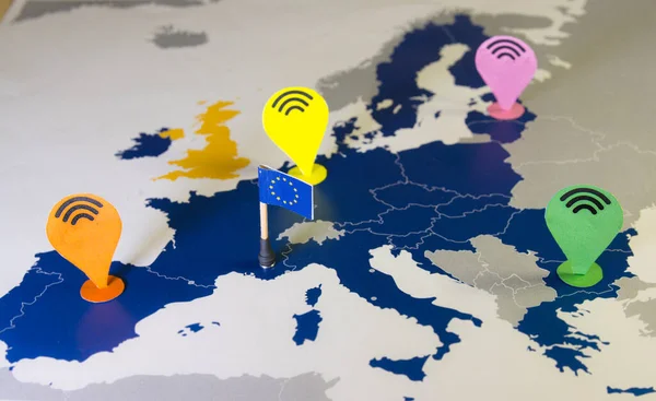 Карта ЕС с булавками на ней — стоковое фото