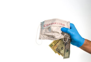Dolar banknotları ve beyaz üzerinde 