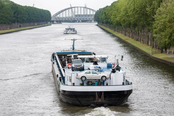Barge navigating at Dutch canal near Amsterdam — Stock Photo, Image