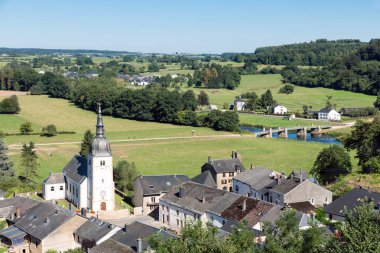Chassepierre, Belçika Ardennes pitoresk köy havadan görünümü