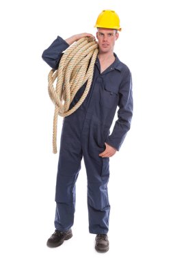 Coverall ve sarı kask büyük kalın ip ile işçi