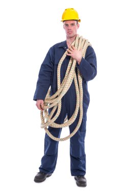 Coverall ve sarı kask büyük kalın ip ile işçi