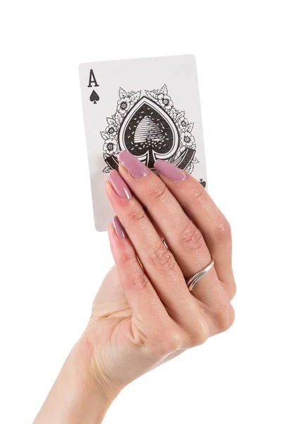 Рука женщины показывает туз пик карты — стоковое фото
