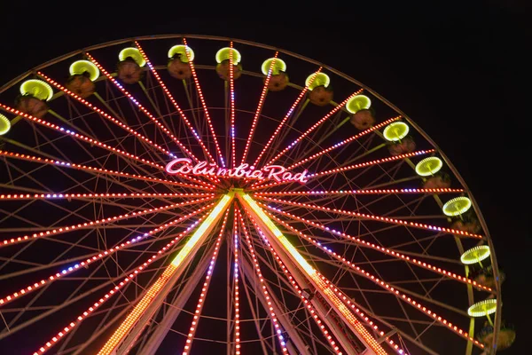 Christmas market with illuminated ferris wheel in Duisburg, Germ — Stock Photo, Image