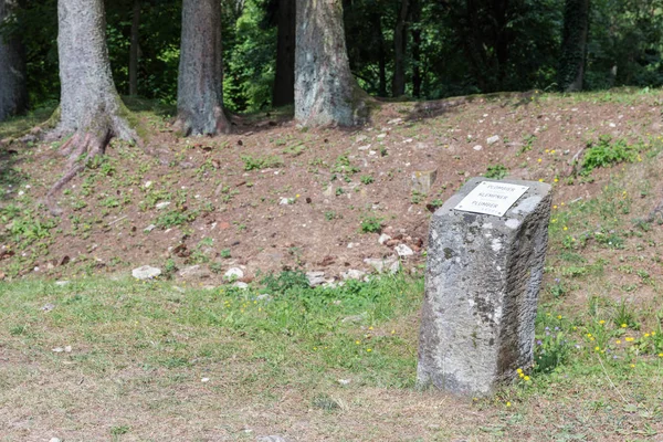 Encanador de pedra memorial em Fleury, aldeia francesa destruída duri — Fotografia de Stock