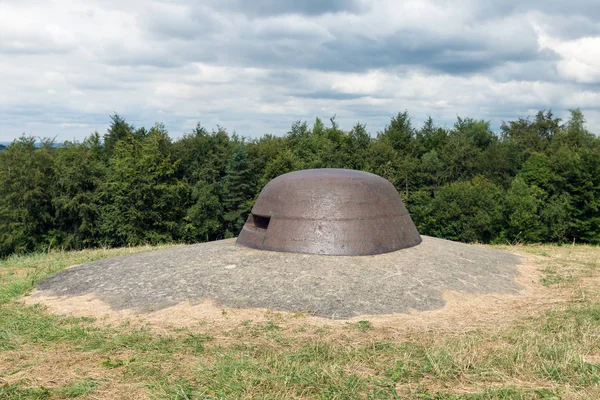 Beobachtungsposten am Fort Douaumont in der Nähe von Verdun. Schlachtfeld von w — Stockfoto