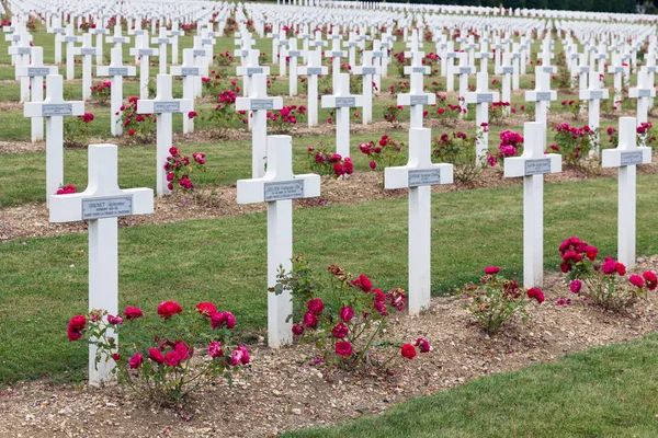 Cemitério Soldados da Primeira Guerra Mundial morreram na Batalha de Verdun, Fran — Fotografia de Stock