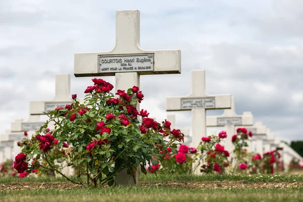 Cemitério Soldados da Primeira Guerra Mundial morreram na Batalha de Verdun, Fran — Fotografia de Stock