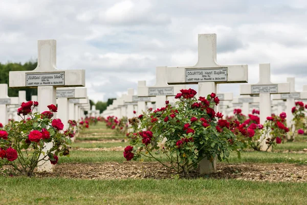 Cemitério Soldados da Primeira Guerra Mundial morreram na Batalha de Verdun, Fran — Fotografia de Stock