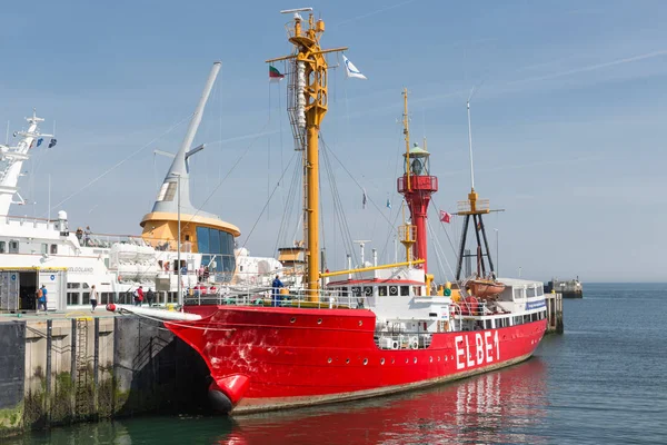 Historiska fyrskeppet Elbe1 i hamnen av den tyska ön Helgoland — Stockfoto