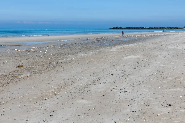 Playa con arena blanca en la isla alemana de la duna cerca de Helgoland —  Fotos de Stock