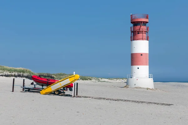 Lighthouse and rescue boats at beach of Dune, island near Helgol — Stock Photo, Image
