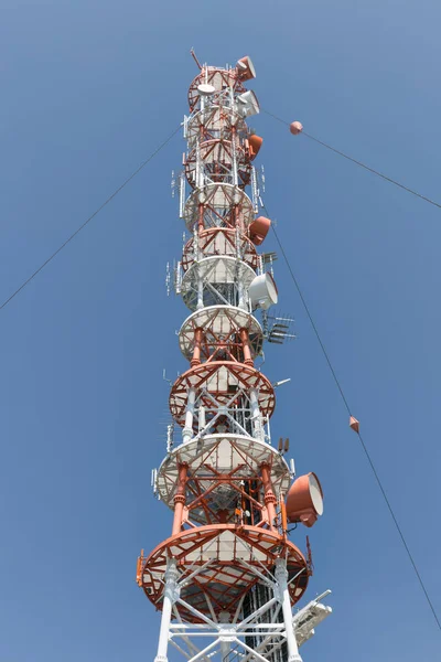 Telekommunikationen står hög på tyska Helgoland island — Stockfoto