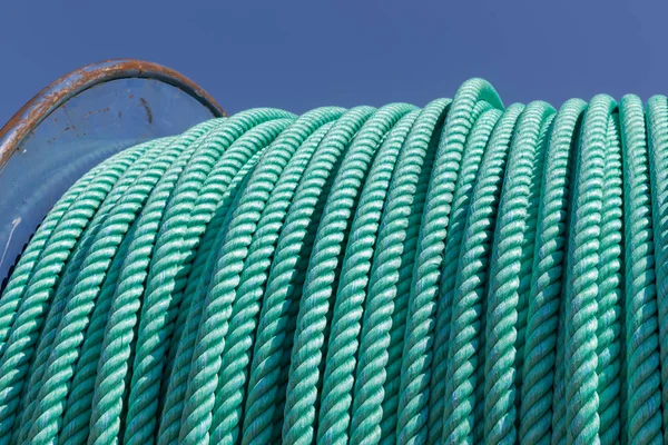 Grande guincho de pesca com corda de nylon — Fotografia de Stock