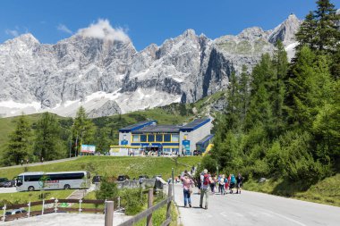 Vadi istasyonuna Dachstein buzul teleferik Avusturya