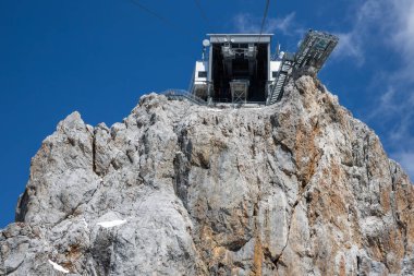 Kablo araba Avusturya Alpleri'nde Dachstein dağ istasyonunda görüntülemek