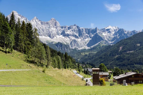 Panorama view at Austrian Dachstein mountains — Stock Photo, Image