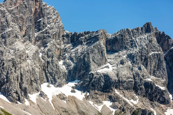 Panoramablick auf die österreichischen Dachsteinberge — Stockfoto