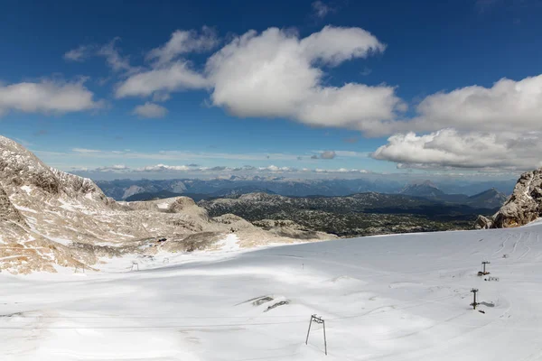 Blick auf den Dachsteingletscher in den österreichischen Bergen — Stockfoto