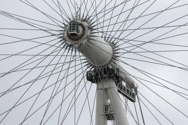 Eje de rotación de primer plano London Eye en Londres, Inglaterra — Foto de Stock
