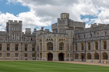 Avlu bahçe ve bina Windsor Sarayı Londra, Engla yakınlarında
