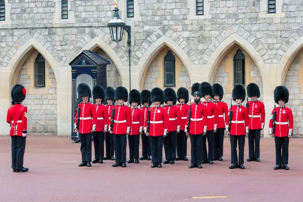 Değişen güvenlik töreni Windsor Castle, İngiltere