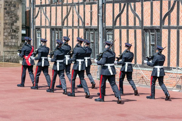 Değişen güvenlik töreni Windsor Castle, İngiltere — Stok fotoğraf