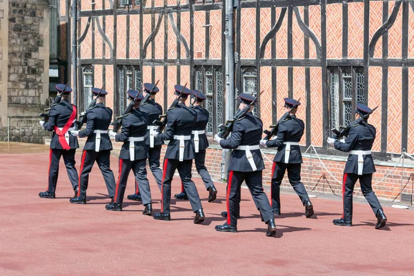 Veranderende guard ceremonie in Windsor Castle, Engeland — Stockfoto