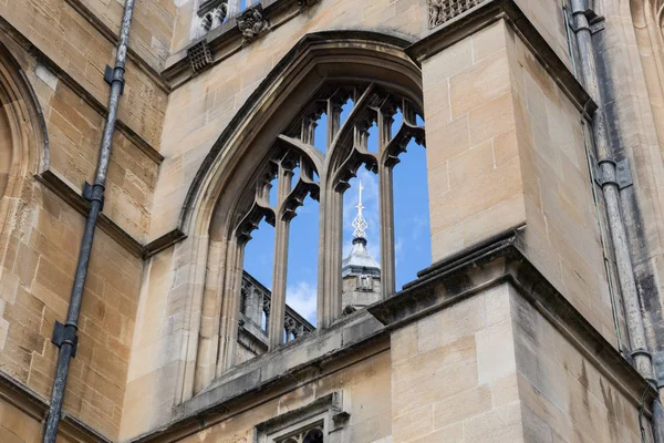 Detalle campanario Capilla de San Jorge del Castillo de Windsor cerca de Londres — Foto de Stock