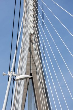 Pilon Fransız köprü Pont de Normandie çelik kablolar ile 