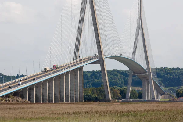 Pont de Normandie, ponte que atravessa o rio Sena em França — Fotografia de Stock