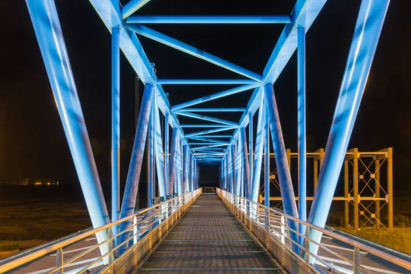 Nacht geschoten footbridge tollbooth Pont de Normandie, Frankrijk — Stockfoto
