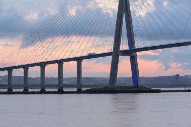 Pont de Normandie, Fransa Seine köprü gündoğumu manzaraya