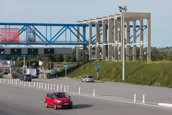 Francouzské mýtné stanice Pont de Normandie přes řeku Seinu — Stock fotografie