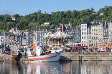 Tarihi şehir Honfleur balıkçı gemileri Fransa ile liman