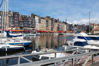 Honfleur, Fransa eski ortaçağ yelkenli tekne liman