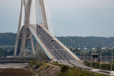Pont de Normandie, Fransa 'da Seine Nehri' ni geçen köprü.
