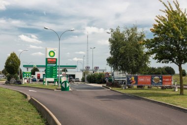 Benzin istasyonu Bp bir Fransız üzerinde toll road Normandie