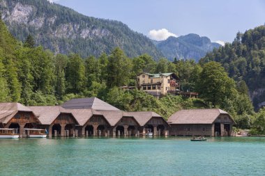 Boathouses ve otel Konigssee Alman Alpleri'nde Berchtesgaden yakınlarında