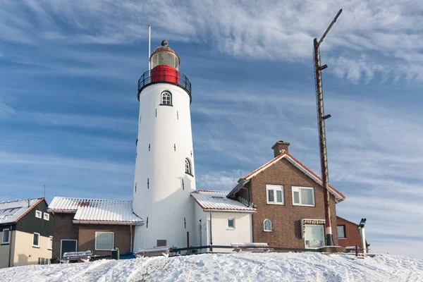 Dutch winter with snow and view at lighthouse village Urk — Stock Photo, Image