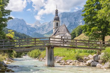 Kilise Ramsau Alman Bavyera Alpleri'nde Berchtesgaden yakınlarında