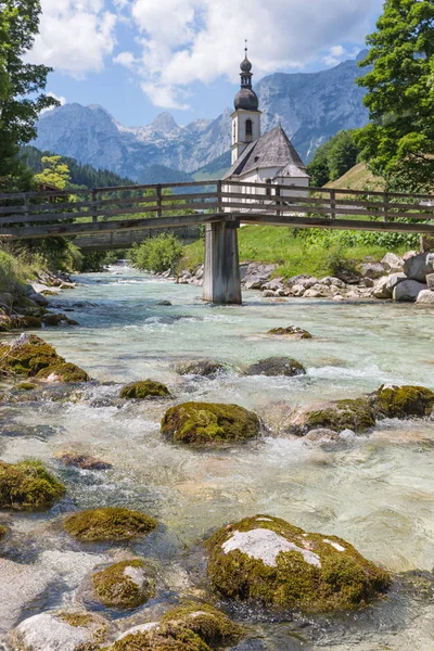 Igreja de Ramsau perto de Berchtesgaden em alpes bávaros alemães — Fotografia de Stock