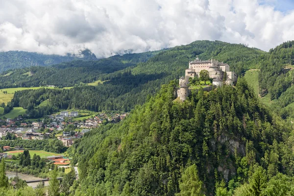 Castello Hohenwerfen nella valle di Pongau Austria. Ex location del film — Foto Stock